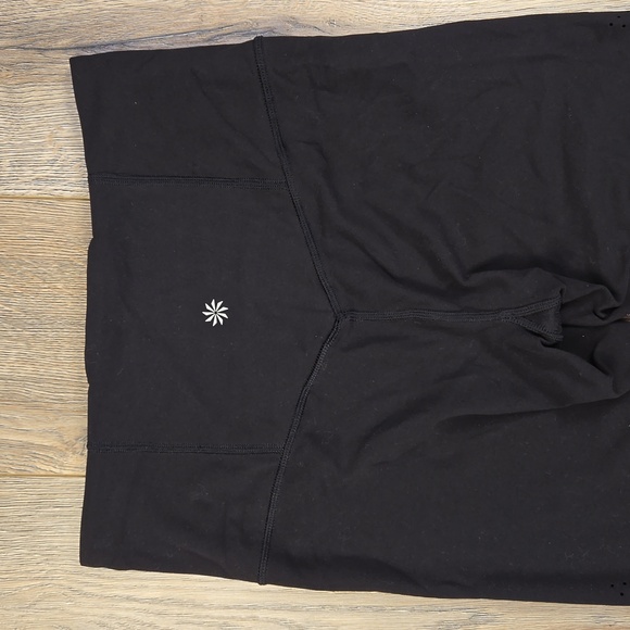 Athleta black floral Elation Eyelet 7/8 tights leggings, size XS - Picture 8 of 11